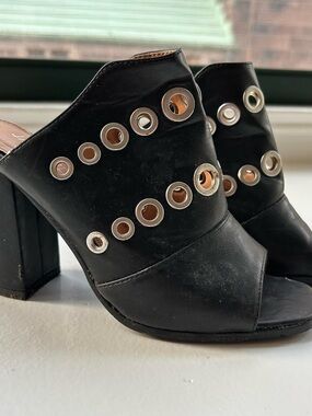 Black Leather Peep-Toe Eyelet Block Heel Mule